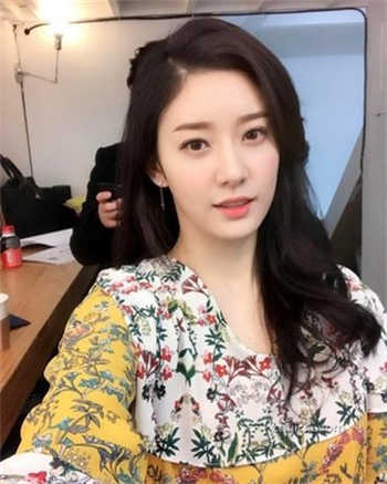 蜜桃汇网红微博萌小兔