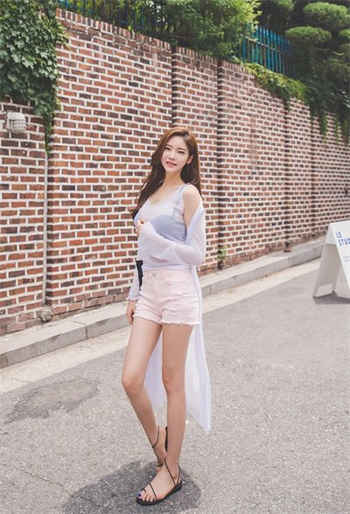 虎牙珂珂试仙女鞋