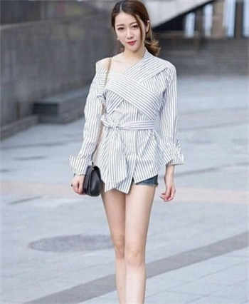 摇晃摇晃在摇晃若隐若现的