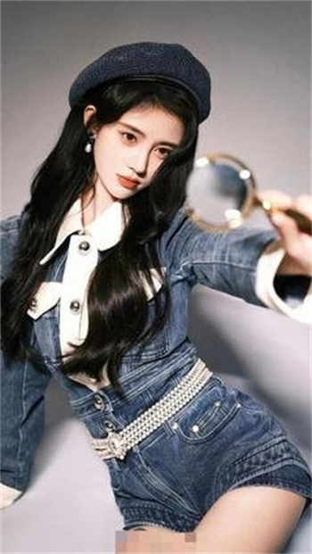芷晴踩踏栖心之栈拜脚网