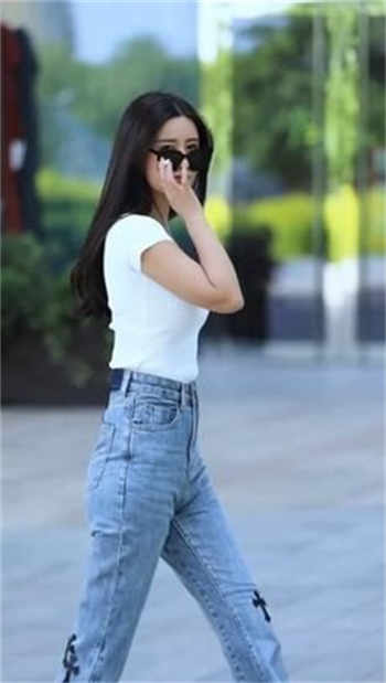 冯提莫直播间大打擦边球