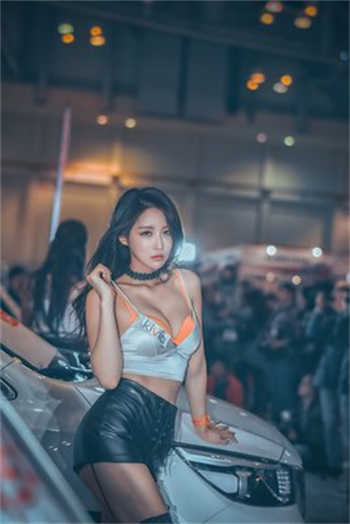 抖音挺胖一女的穿旗袍