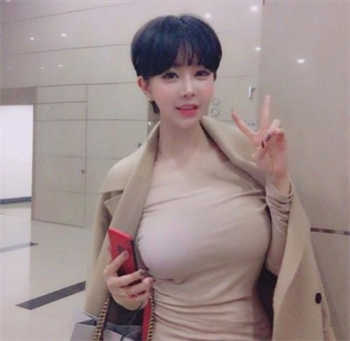 年轻妻子工作木天鱼